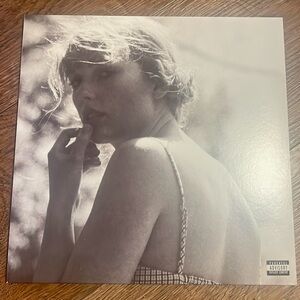 EUC Taylor Swift - folklore (Target Exclusive, Vinyl) 2-disc red vinyl version